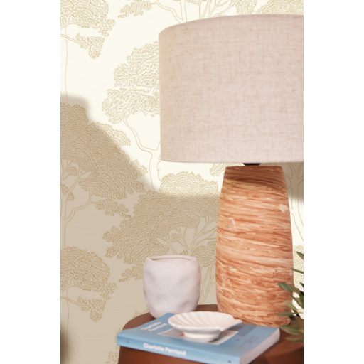 Mediterrán fenyőerdő újragondolt stilizált grafikus megjelenítésben krémfehér és arany tónus finom mintafény tapéta