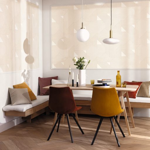 Dinamikus szinte mozgó vonalak jellegzetes geometriai mintája krémfehér bézs és arany tónus fémes hatás tapéta