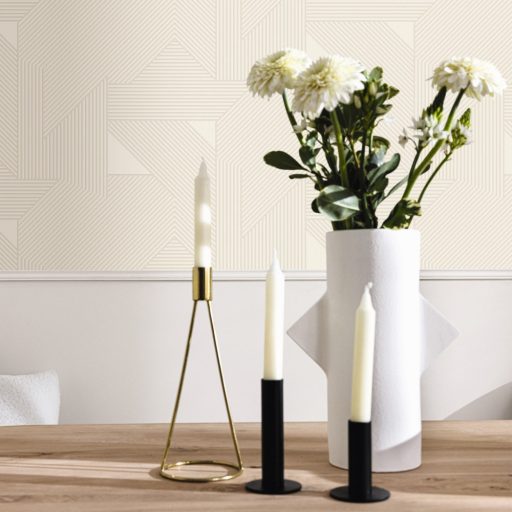 Dinamikus szinte mozgó vonalak jellegzetes geometriai mintája törtfehér bézs/szürkésbézs és ezüst tónus fémes hatás tapéta