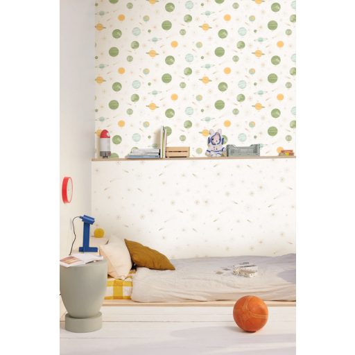 Csilllagközi utazás bolygók seregén át a Tejútrendszerbe fehér zöld napsárga kék és aranybarna tónus gyerekszobai tapéta