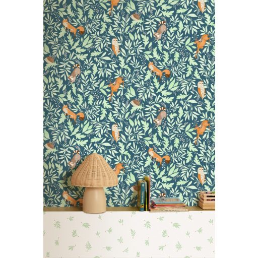 Erdei növény és állatviág finom megközelítésben kék világoszöld és sokszínű tónus gyerekszobai tapéta