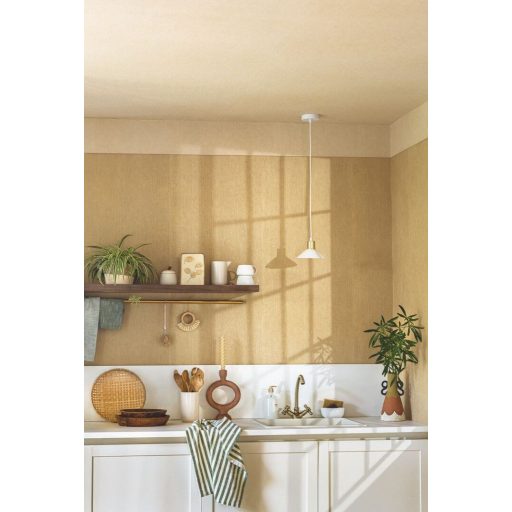 A szizál természetes struktúrája könnyed bordázott megjenítésben mézes-arany/vaníliaszín tónus tapéta