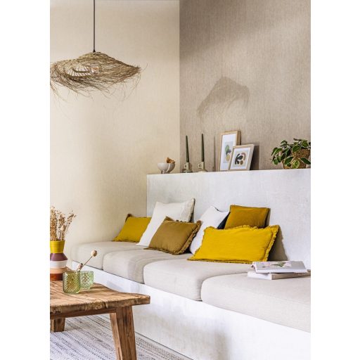 A szizál természetes struktúrája könnyed bordázott megjenítésben meleg karamellás-homok/szürkésbézs tapéta