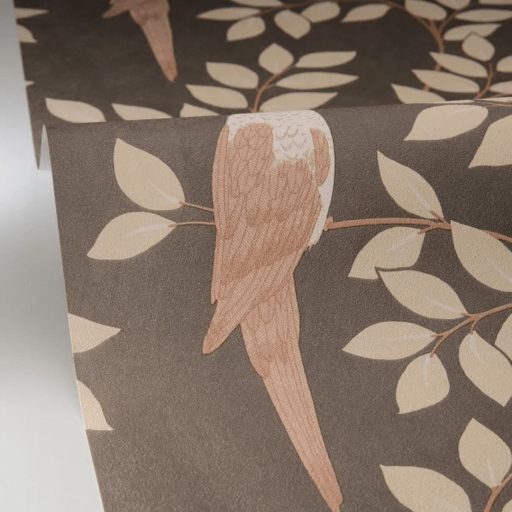 A trópusi képeskönyv legszebb lapja! Leveles ágak papagájokkal szépia barna bézs barna és bézs/világosbarna tónus tapéta