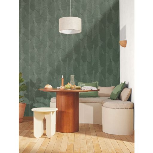 Természetes és elegáns stilizált grafikus levélmintázat mély erdőzöld és irizáló ezüst tónus fémes mintarészletek tapéta