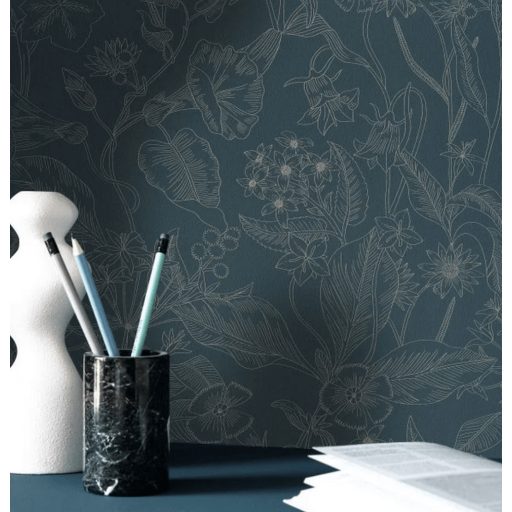 Grafikus megjelenítésű virágálom - kerti virágok és levelek csodaszép dekorja mélykék és arany/bézsarany tónus mintafény tapéta
