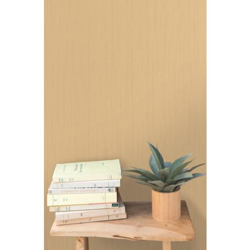 A fa hatását finoman szinte suttogva idézi meg a strukturált UNI minta meleg tónusú közepes barna/gesztenyebarna tónus tapéta