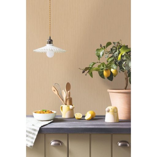 A fa hatását finoman szinte suttogva idézi meg a strukturált UNI minta tölgy tónus tapéta