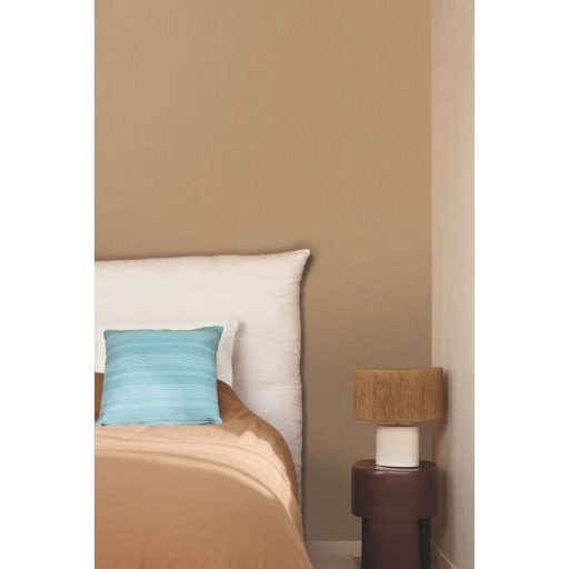 A fa hatását finoman szinte suttogva idézi meg a strukturált UNI minta dió tónus tapéta