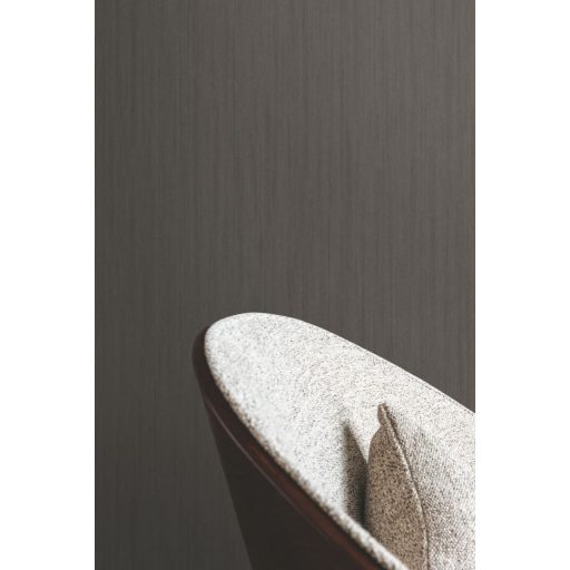 A fa hatását finoman szinte suttogva idézi meg a strukturált UNI minta sötét ébenfa tónus tapéta