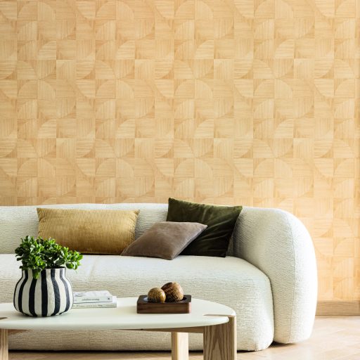 Klasszikus intarzia mintázat falra álmodott kortárs változatban bézs világosbarna és barna tónus tapéta