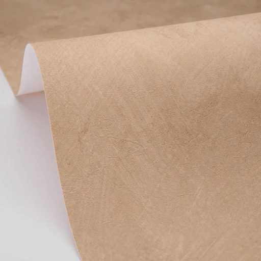 Természetes mész hatású texturált diszkrét fémes minta capuccino és arany tónus tapéta