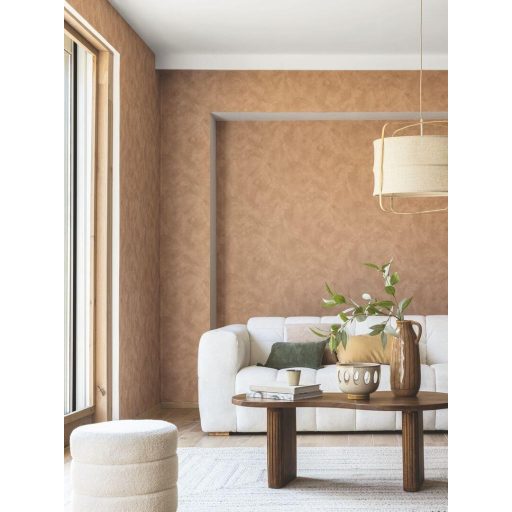 Természetes mész hatású texturált diszkrét fémes minta capuccino és arany tónus tapéta