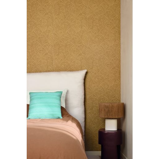 Intarziaszerű palmetta motívumok finom Art deco mintája homokszín bézs barna/aranybarna és fémes arany tónusok finom fény tapéta