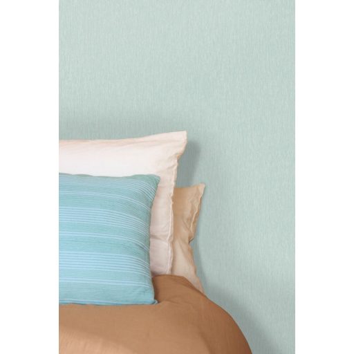 Finom textúrájú vonalszerűen strukturált természetes egyszínű minta lágy kék/égszínkék csipetnyi menta tónus tapéta