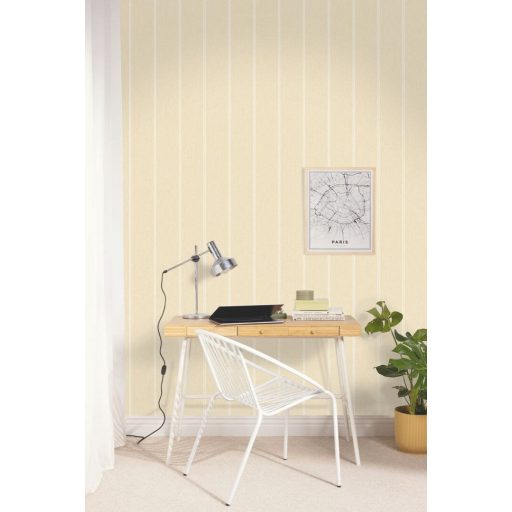 Geometriai rend és természetes könnyedség ötvözete - finom vonalú csíkos minta vanília krém és bézs tónus tapéta