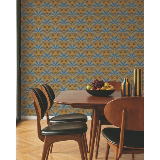 Stilizált pálmalevél motívum - ötvözi a trópusi bujaságot a kor szellemével mustár acélkék szürkéskék okker és arany/aranybarna tónus fémes hatás tapéta