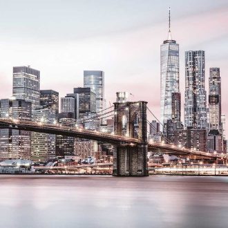   Manhattan ikonikus felhőkarcolói a Brooklyn Bridge mögött púderrózsaszín rózsakvarc acélszürke mogyoróbarna és fehér tónus falpanel