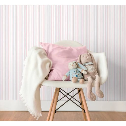 Gyerekszobai csíkos minta változó szélességű vékony csíkozás fehér rózsaszín szürke és lila tónus tapéta