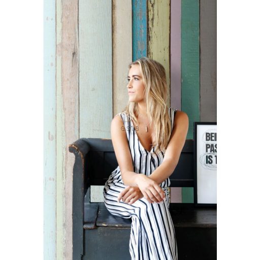 Valósághű szines koptatott deszkapalánk minta rózsaszín kék sárga és zöld tónus falpanel