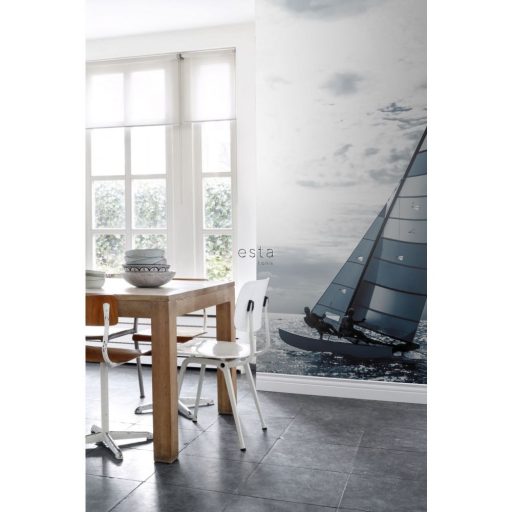 Vitorlás a csillogó víztükrű tavon fehér kék és sötétkék tónus falpanel