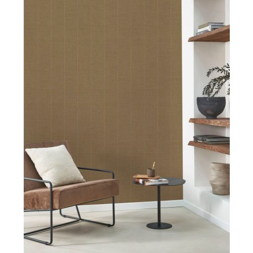 Kifinomult keskeny csíkozás a csíkok előrehaladtával színük változik dohány világosbarna szürke és rozsda tónus tapéta