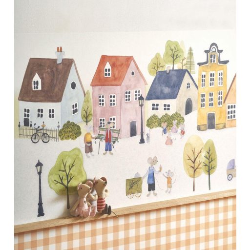 Festői kisváros bájos főutcája egércsaládokkal fehér szürke és sokszínű tónus bordűr