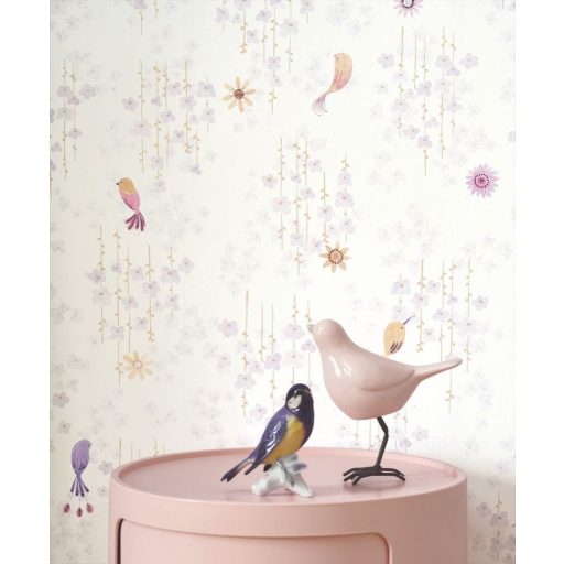 Tündéri egzotikus kis madarak a "virágos tető" alatt krémfehér sárgásbézs halványlila sárga és lila tónus tapéta