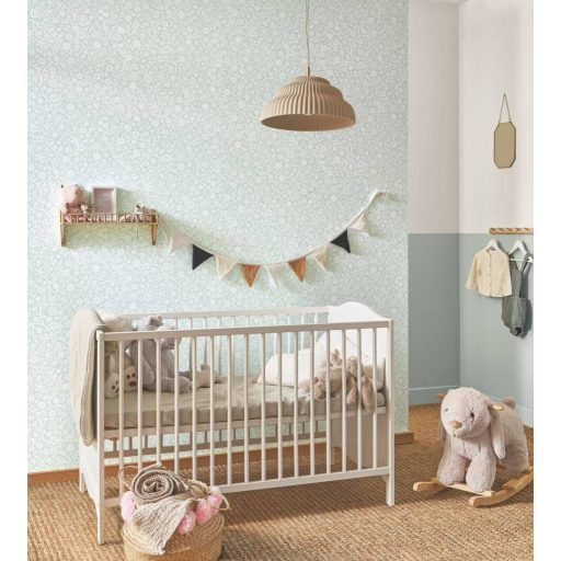 Kacskaringózó indákon friss és energikus kavargó levelek és virágok lágy kék/szürkéskék és fehér tónus tapéta