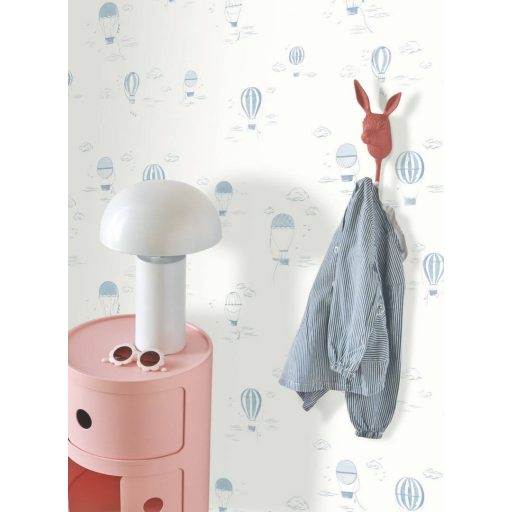 Hőlégballonnal a felhők felett változatos és csodálatos "égi" panoráma fehér és lágy kék tónus tapéta