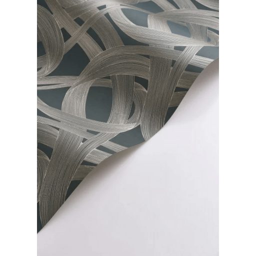 Ritmikus és harmonikus táncot idéző kavargó szalagok játéka petrolkék és aranyló-szürke tónus fémes irizáló hatás tapéta