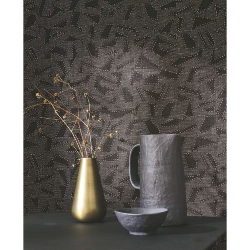 Belső öltésekkel díszített szabálytalan formák etnikai mintája sötétszürke/antracit fekete és arany tónus finom mintafény tapéta