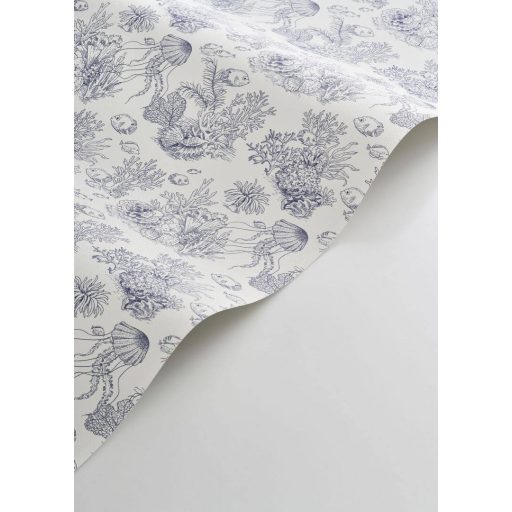 Egzotikus halaktól hemzsegő korallzátony toile de Jouy textil alapon krémfehér indigó/ultramarinkék tónus tapéta