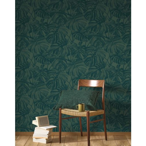 Nagyvonalú stilizált Monstera levélmotívum lágyan megcsillanó fémes részletekkel erdő/tajgazöld és smaragdzöld tónus tapéta