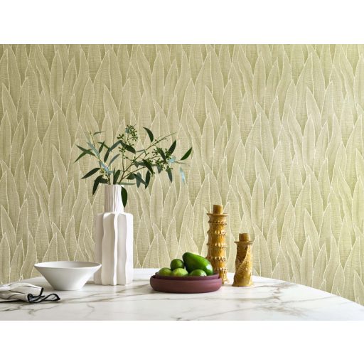 Szanzavéra lándzsa alakú levelei finom szemcsékkel kialakított mintarajzolattal agyagzöld olív és halvány zsályazöld tónus tapéta