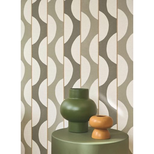 Csíkok és görbületek ritmikus váltakozású mintája krémfehér zsályazöld és barna/szürkésbarna tónus tapéta