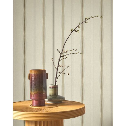 Klasszikus csíkozás újjászületése - organikus ritmus és kézműves mélység krémfehér világos és sötétbarna tónus tapéta