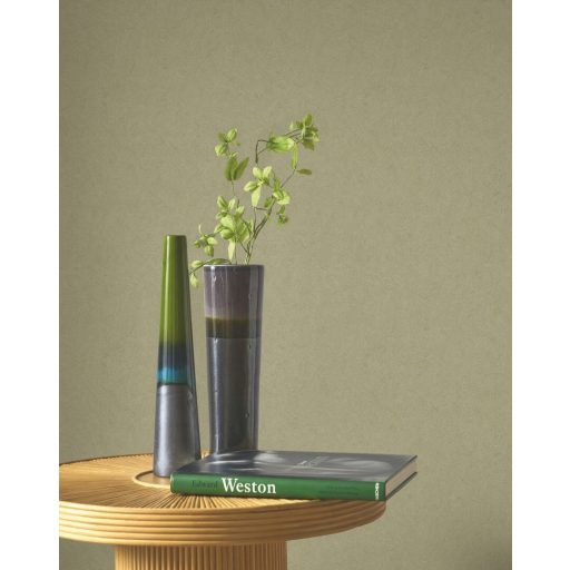 Nyugodt organikus atmoszférájú természetes faerezet lágy vonalvezetéssel zsályazöld tónus tapéta