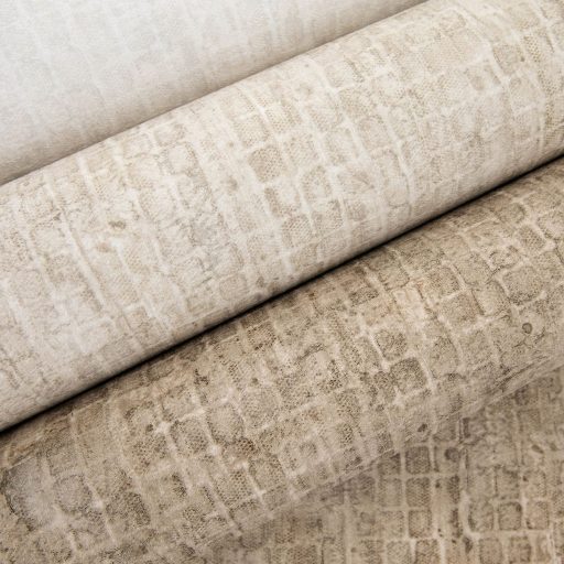 Kopott szőnyegre emlékeztető szabálytalan változatos árnyalatú négyzetek mintája sötét lenszín - mokka bézs és szürke tónus tapéta