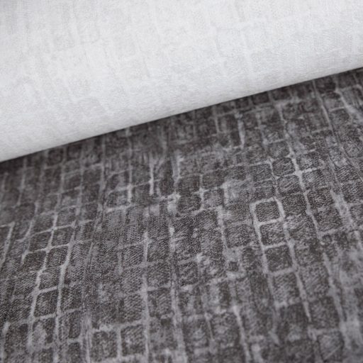 Kopott szőnyegre emlékeztető szabálytalan változatos árnyalatú négyzetek mintája antracitszürke és gránitszürke tónus tapéta