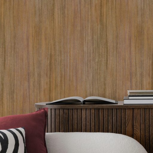 Természetes elegancia megtestesítője! Függőleges vonalvezetésű texturált minta meleg aranybarna és krémszín tónus tapéta