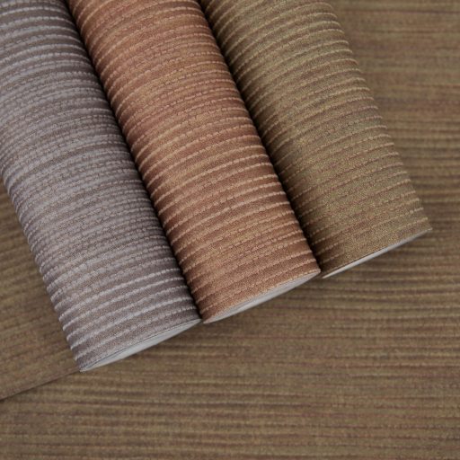 Természetes elegancia megtestesítője! Függőleges vonalvezetésű texturált minta sötét olívzöld és bronzbarna tónus tapéta