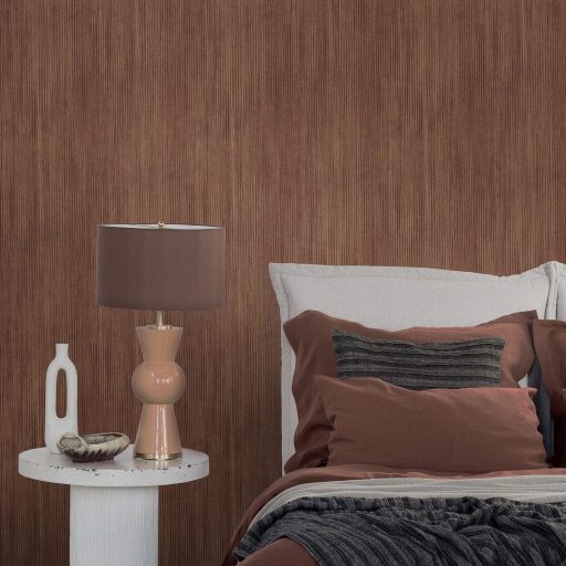 Természetes elegancia megtestesítője! Függőleges vonalvezetésű texturált minta meleg földszínek - vörösesbarna és karamell tónus tapéta