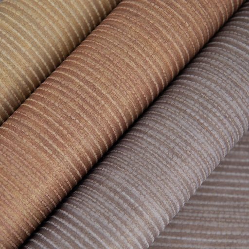 Természetes elegancia megtestesítője! Függőleges vonalvezetésű texturált minta padlizsánlila és szürkésbarna tónus tapéta