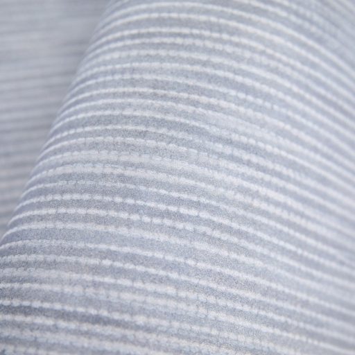 Természetes elegancia megtestesítője! Függőleges vonalvezetésű texturált minta kék/szürkéskék és fehér tónus tapéta