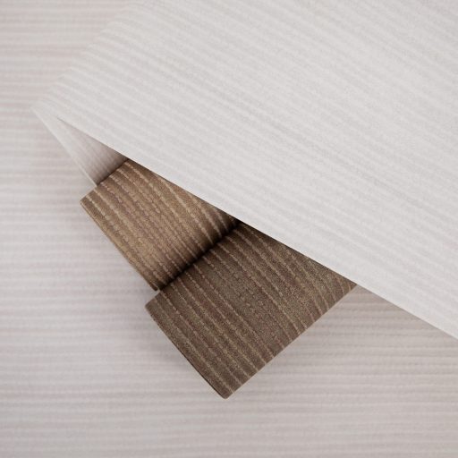 Természetes elegancia megtestesítője! Függőleges vonalvezetésű texturált minta finom bézs és krém/krémfehér tónus tapéta