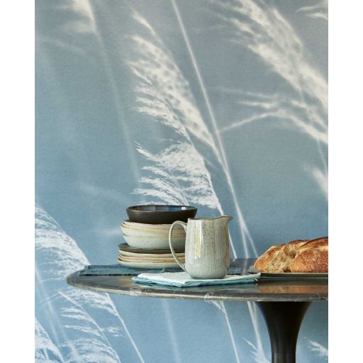 Eijffinger Waterfront 300902 Natur Skandináv szélben lengedező nádszálak pasztell kék krémfehér falpanel