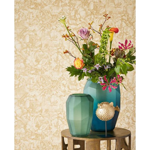 Eijffinger MUSEUM 307341 Romantikus virágos sűrű szirmok grafikus ábrázolása sárgásbézs arany tapéta