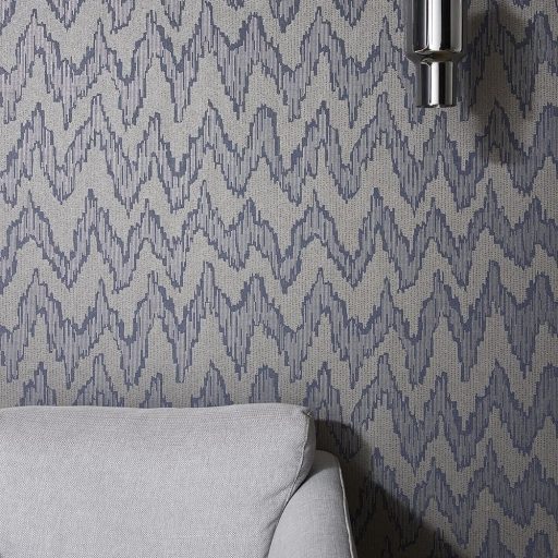 Marburg Memento 32044 GLOBAL TRACE Grafikus szabálytalan cikk-cakk minta bézs kék fényló és csillogó mintarészletek applikált szemcsék tapéta