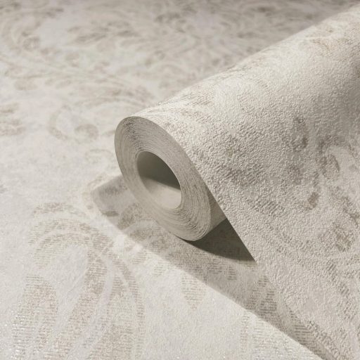 Shabby Chic a kopottas elegancia stílusában barokk díszítőmotívum krémfehér és bézs tónus fémes mintarészletek tapéta